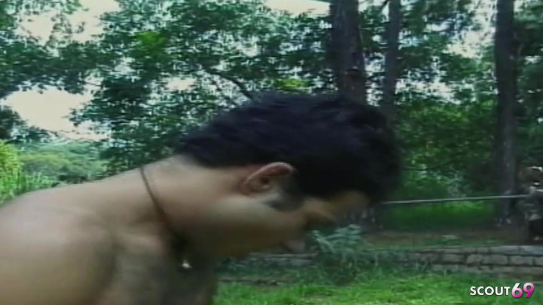 Shemale TS Collection: 痩せたラテン系ニューハーフが歩きながら男にアナル犯される