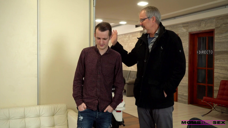 Moms teach sex: 継母が自慰行為をしているのを見た - S15:e6