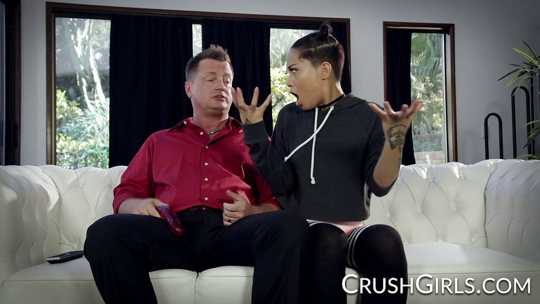 Crush Girls: Crush girls - Honey Gold để cha dượng nện cái lỗ nhỏ...