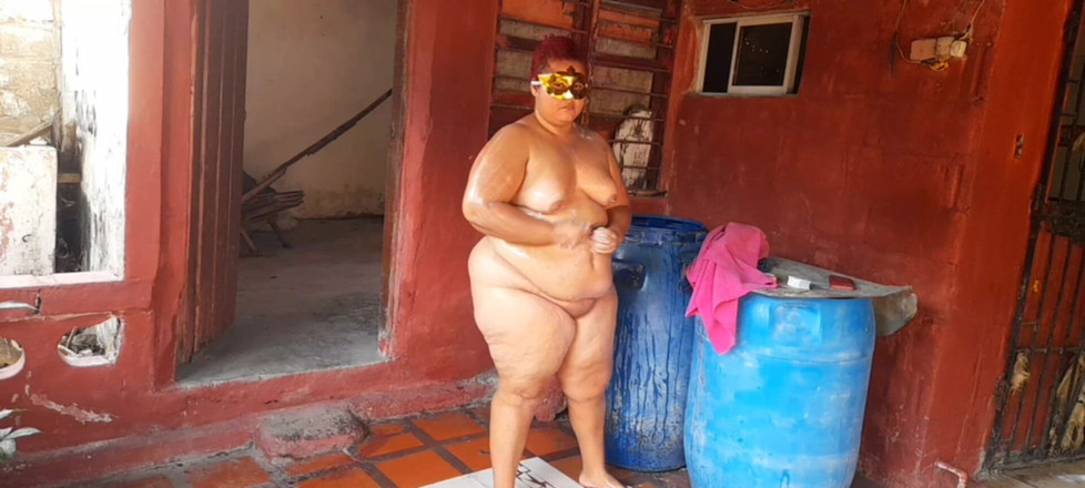 Gordita Culo Rico: Espió a mi madrastra mientras ella se duchaba en la...