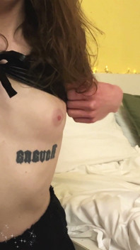 POV: trans-mädchen gibt dir eine freche solo-show mit abspritzen
