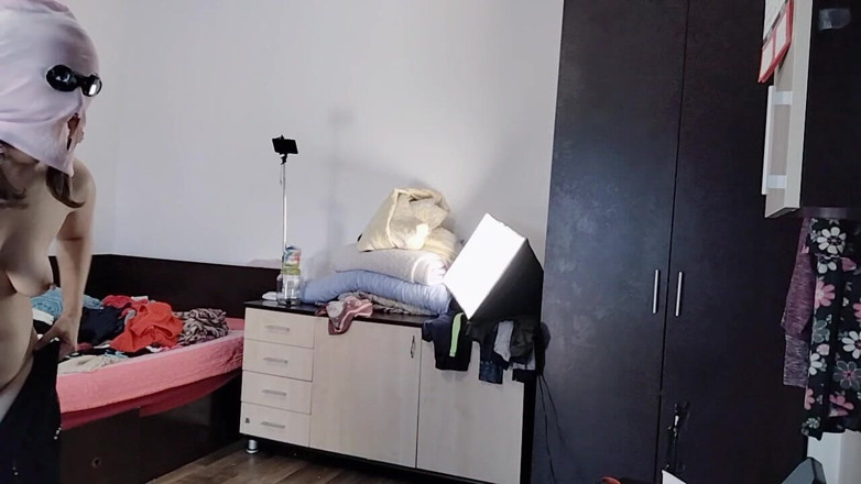 Amateur_MS: Amatör Evli Kadın Kıyafetleri Denemenin Ve Kesmenin Tadını Çıkarıyor.