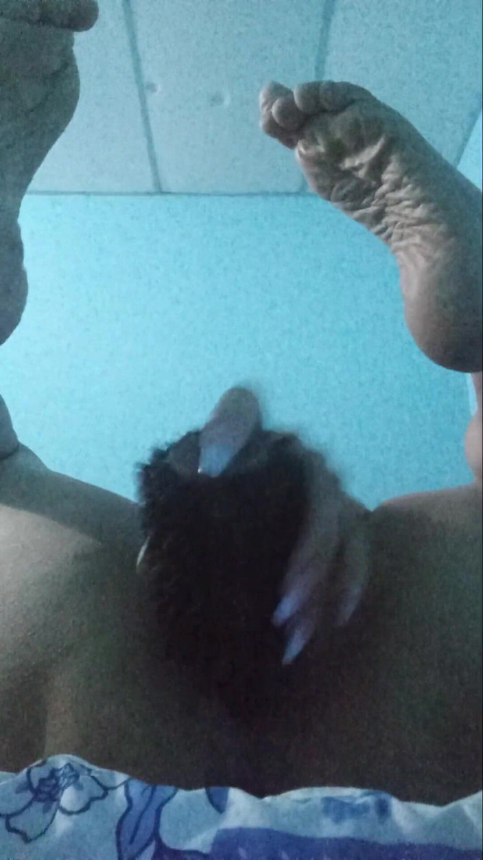 Lobicam: Ich komme in Gushes, ich masturbiere mit einer Haarbürste