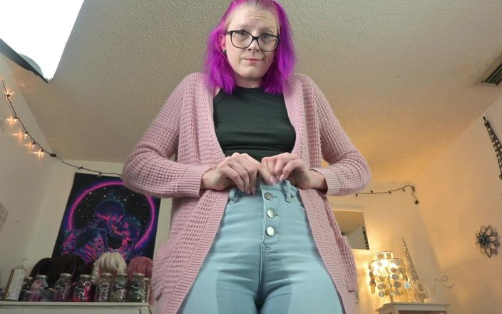 Miss Ellie Roleplay: Cewek penurut ini lagi asik muasin memeknya pakai celana dalam