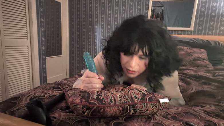 Tongue Lashor 69: これが私の初めてのJOI動画です