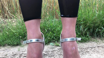 Goddess Lena: Meando con mis talones