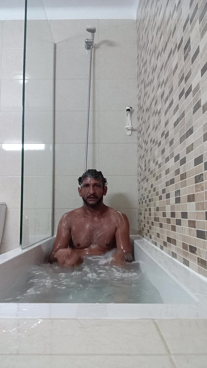 Boy top Amador: I Went to Take a Shower and Made a Video...