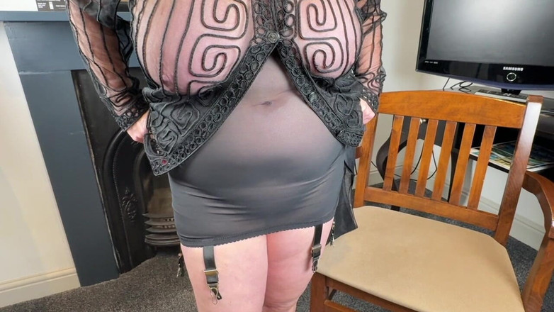 Aunty Sandra vintage girdle queen: Vgq23 आंटी sandra अपने क्लासिक सीवन स्टॉकिंग्स पर डाल रही है