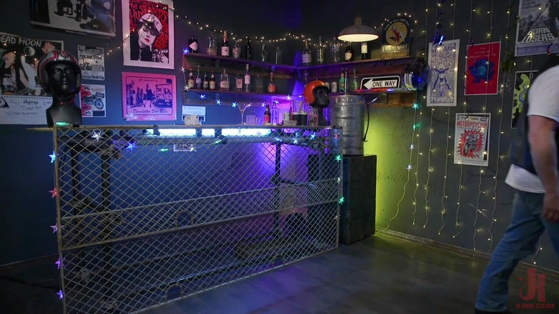 Kink TS: 86 yaşındasın: Jessica Fox kaslı baş belası Colby Jansen'i sikiyor