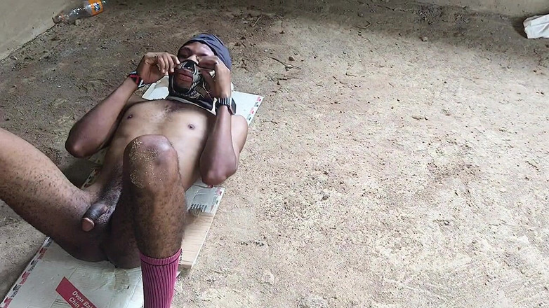 Sexydaddy: कैमरून अफ्रीकियों के गांव के लड़कों को पर्यटक फोटोग्राफर द्वारा फिल्माया गया था कि एक पूर्ण घर में सेक्स क्यों किया जा रहा है