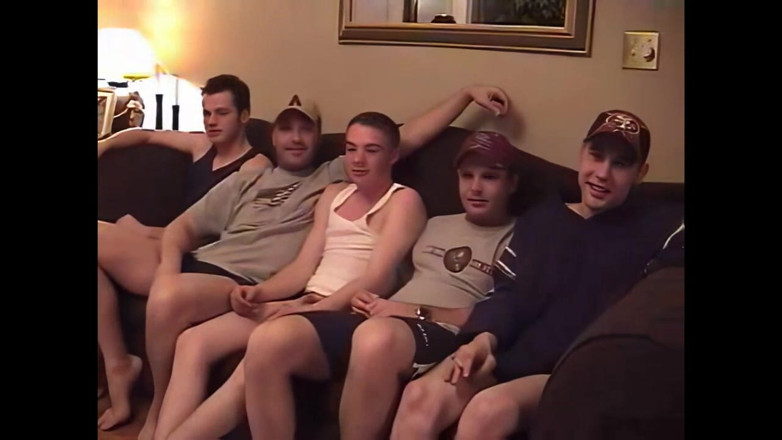 Watch him fuck: Cuando los chicos heterosexuales se quedan la noche