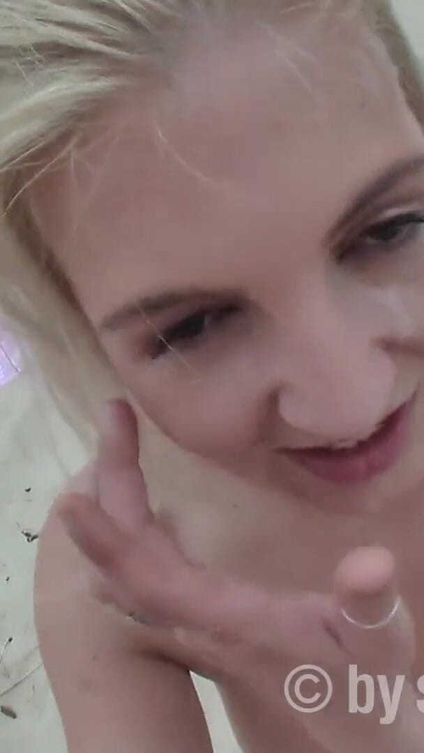 German Blonde Loves Outdoor Piss Games