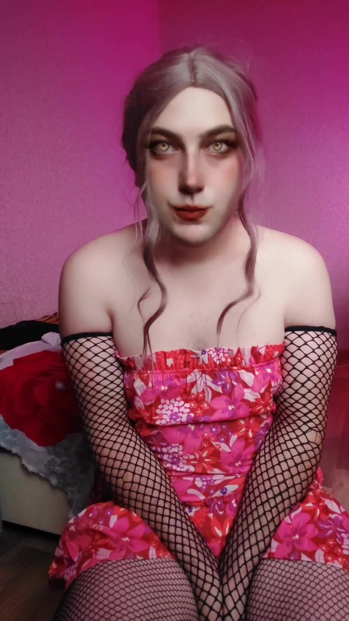 Kitty_Cross: ¿Puedes sentir el sentimiento caliente que siento en una chica...