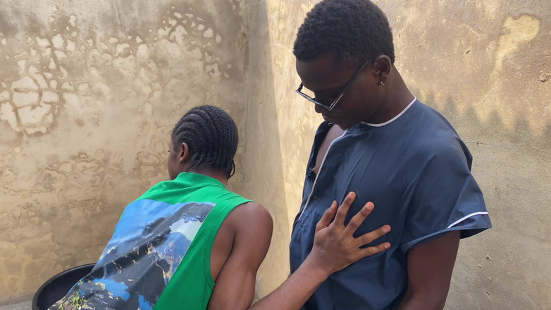 Baddestboyx: Bị bắt gặp ở những cảnh ngoài trời