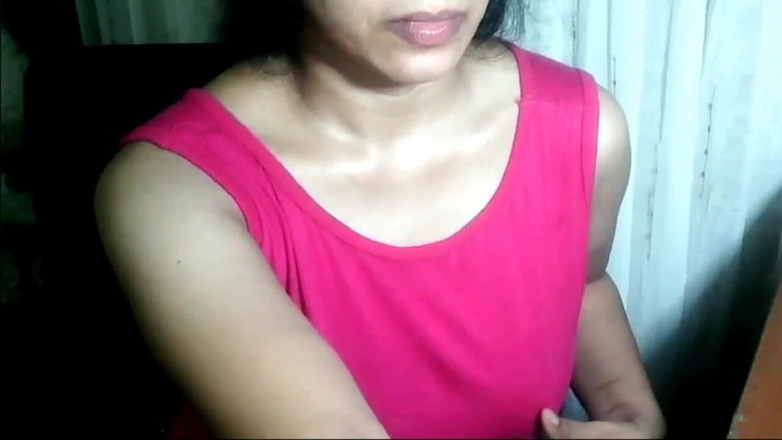 Arabicqueen: Red anjel नग्न और कामुक हो जाती है