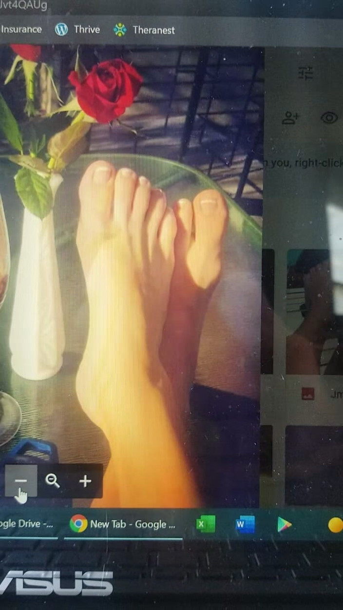 Feet Lover: เครื่องสั่นในตูดควยใหญ่รองเท้าแตะสวย