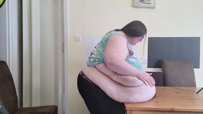 SSBBWLadyBrads: Belly weigh side on view