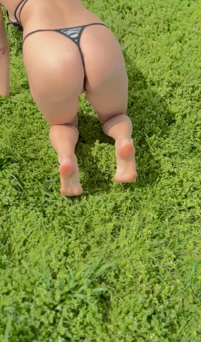 Sonya Pretty: Nahá chůze