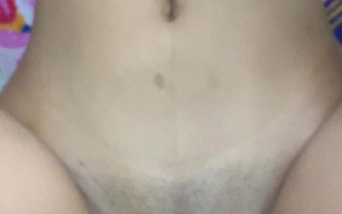 Komal sexy studio: Tenen op borstbenen wijd en luid kreunend