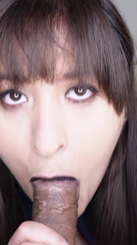 Goth detektiv vyslýchá podezřelého