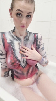 大学制服身体油漆洗掉和玩奶子
