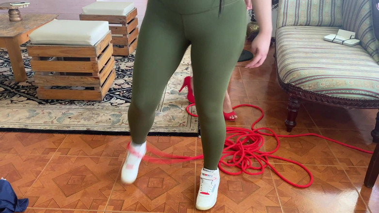 Naty Delgado: 少女顺从她的继母，直到她为她的错误付出代价!!!Naty Delgado