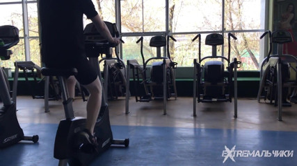 Extremalchiki: Pancuran gym kampus