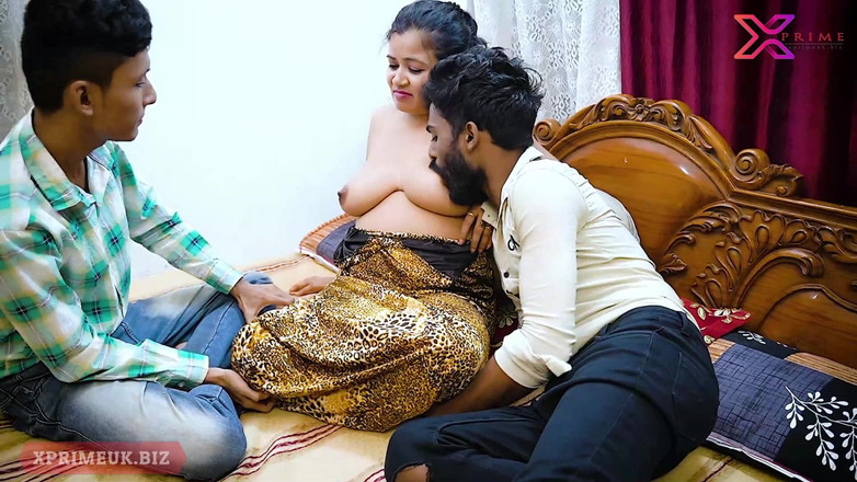 Creative Pervert: Beautiful Indian Bhabhi Gets Fucked by Two Boys