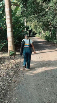 I Met a Girl on the Way to the Beach and She Took Me to Live Something I Didn't Expect