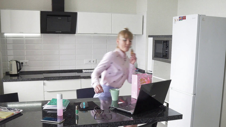 Sasha Bikeyeva: Tvrdé křeče a břišní agonie ze sušeného ovoce