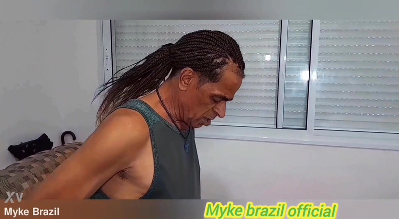 Myke Brazil: Lyah Silva est une modèle de luxe, elle sert très...