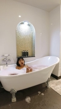 Horny Bath Time in a Luxury Room