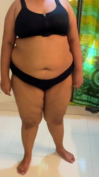 美丽的大屁股和巨大的胸部阿拉伯热辣岳母！
