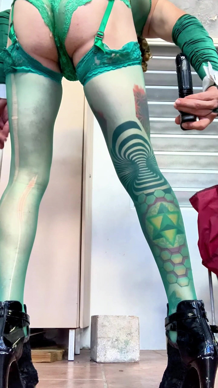 Benito414: Söt femboy mycket sexig strumpa underkläder som visar sina trosor...