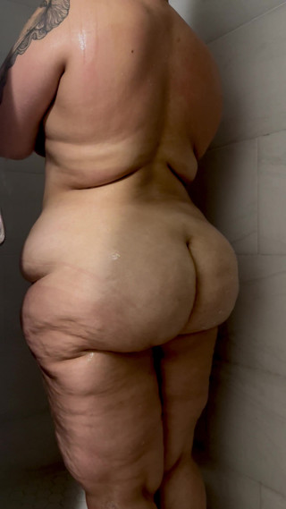Valentina Lunarae: Take a Shower with Me