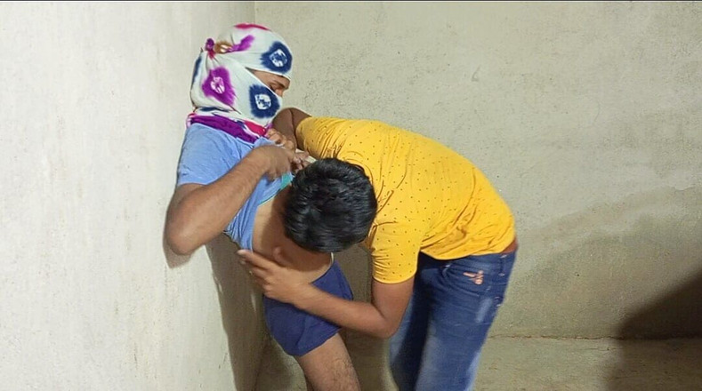 Indian Hijraji: Waria remaja India di pagi hari