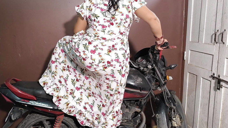 pujaprem: Велопрогулянка Пуджа відтрахана її зведеним братом