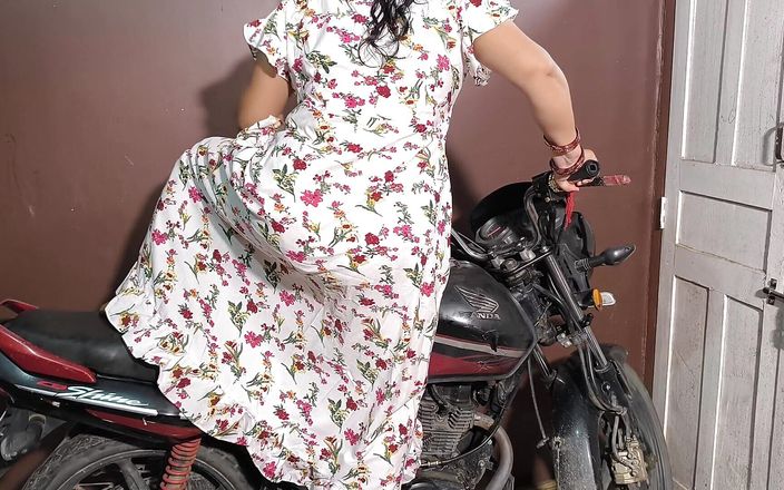 pujaprem: 骑自行车 pooja 被她的继兄弟性交