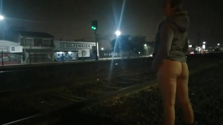 Activecouplearg: Awek berkelip bogel di tepi jalan berkongkek dalam voyeur awam...