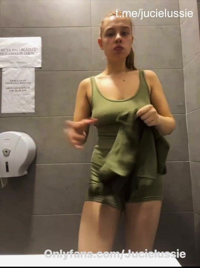 JuiceLussie: Extreme Double Penetration in Public
