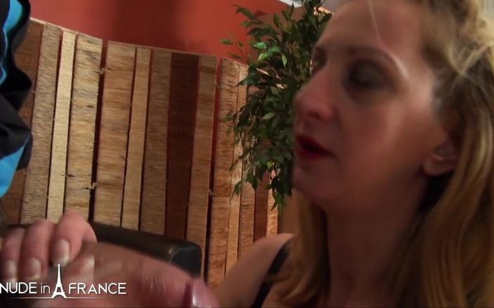 Nude in France: Louise, reife nymphomanin, wird von einem braunen schwanz sodomisiert
