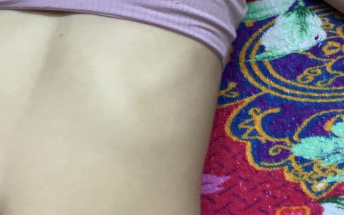 Riya mickey: 缓慢和性感的情侣浪漫与激烈的肮脏谈话 - 感受每一个呼吸