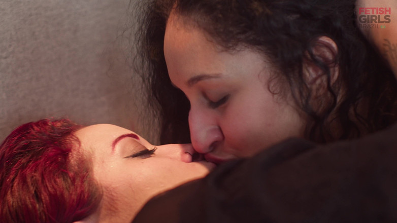 Fetish Girls Brazil: 彼女が絶頂するまで彼女の友人の猫を舐める feat. 足の崇拝とおもちゃ