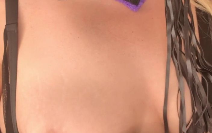 Chubby Mommy Lunar: Baculatá máma si užívá nezbednou zábavu