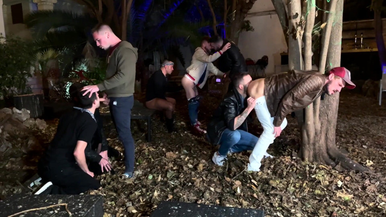 Ridley Dovarez | Gaysight: Sousedství Hooligans