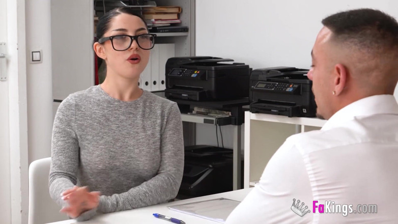 FAKings: Test Om in Porno Te Werken. Aspirant-acteur Casts Met Roma...