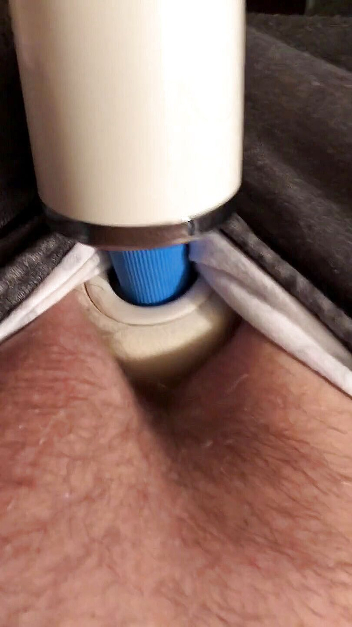 Bad Girl Inc: 和我的hitachi在家玩得很开心