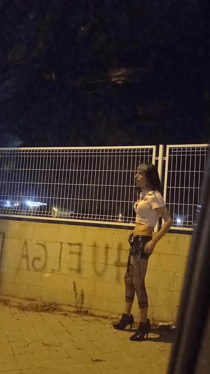 Penelopene27: Crossdresser eksibisualis di luar ruangan bagian 1
