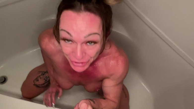 Simone Steele: Legendäre goldene dusche