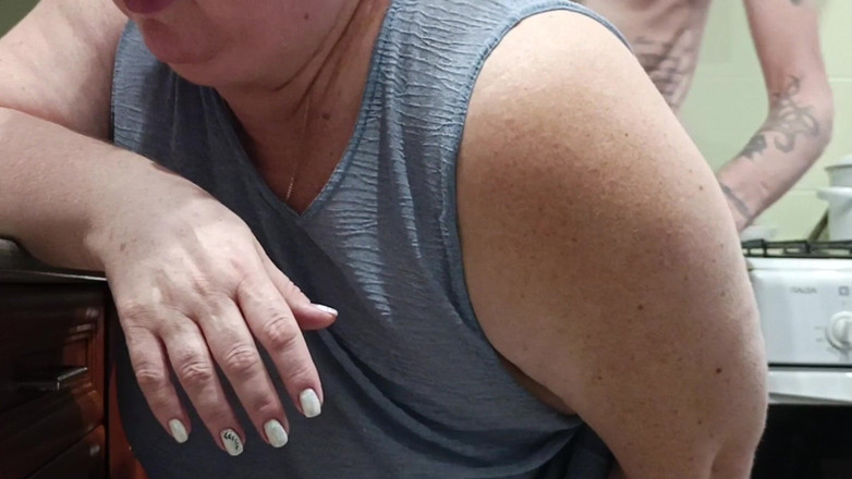 Zona901: Đánh đòn mẹ kế của tôi trong đít bị đụ trong miệng, âm hộ...